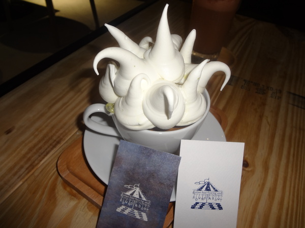 Roundabout Café：1021029[官本金文愛台灣]連超級賽亞人都愛喝超級好喝圓環咖啡Roundabout Café的招牌咖啡喝了變成超級賽亞人