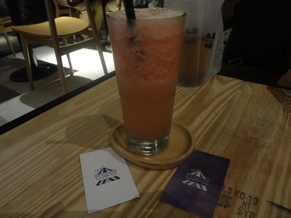 Roundabout Café：1021029[官本金文愛台灣]連超級賽亞人都愛喝超級好喝圓環咖啡Roundabout Café的招牌咖啡喝了變成超級賽亞人