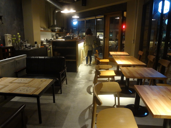 Roundabout Café：1021029[官本金文愛台灣]連超級賽亞人都愛喝超級好喝圓環咖啡Roundabout Café的招牌咖啡喝了變成超級賽亞人