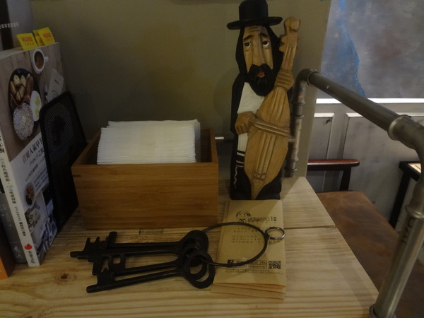 Roundabout Café：1021029[官本金文愛台灣]連超級賽亞人都愛喝超級好喝圓環咖啡Roundabout Café的招牌咖啡喝了變成超級賽亞人