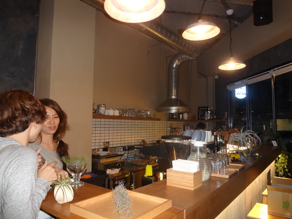 Roundabout Café：1021029[官本金文愛台灣]連超級賽亞人都愛喝超級好喝圓環咖啡Roundabout Café的招牌咖啡喝了變成超級賽亞人