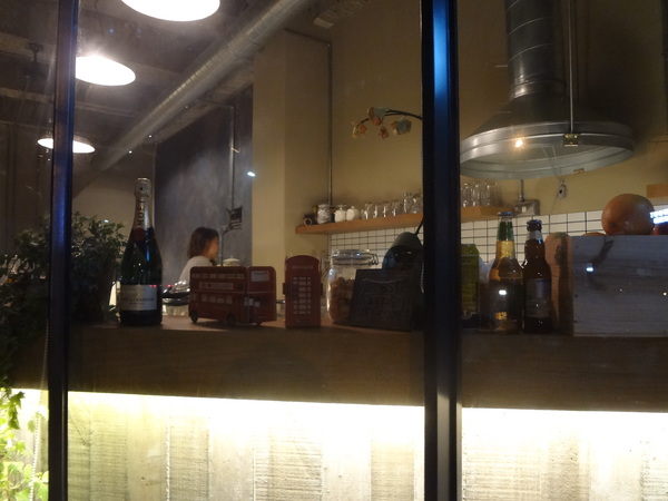 Roundabout Café：1021029[官本金文愛台灣]連超級賽亞人都愛喝超級好喝圓環咖啡Roundabout Café的招牌咖啡喝了變成超級賽亞人