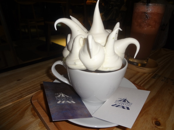 Roundabout Café：1021029[官本金文愛台灣]連超級賽亞人都愛喝超級好喝圓環咖啡Roundabout Café的招牌咖啡喝了變成超級賽亞人