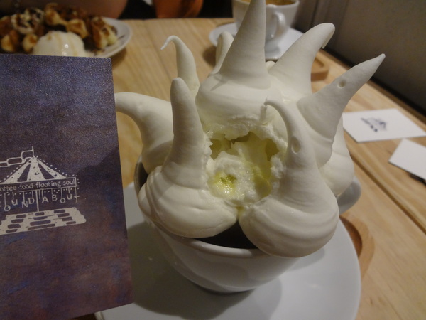 Roundabout Café：1021029[官本金文愛台灣]連超級賽亞人都愛喝超級好喝圓環咖啡Roundabout Café的招牌咖啡喝了變成超級賽亞人