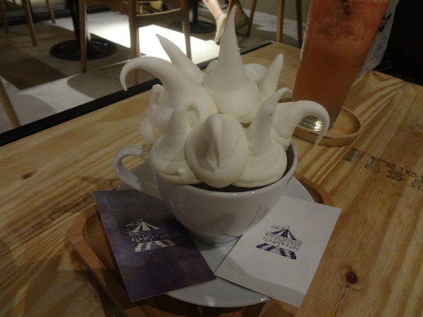 Roundabout Café：1021029[官本金文愛台灣]連超級賽亞人都愛喝超級好喝圓環咖啡Roundabout Café的招牌咖啡喝了變成超級賽亞人