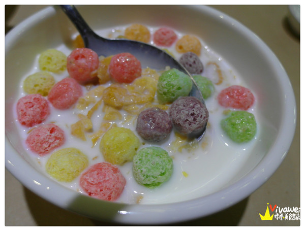 麗翔酒店(花蓮館)：花蓮市｜2013年全新落成的舒適乾淨住宿選擇*花月和室雙人房*『麗翔酒店連鎖(花蓮館)』 窩客島 下午茶 自助早餐 公正包子 鬧區 免費停車 彩虹夜市 推薦