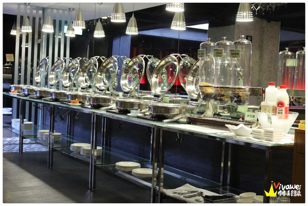 麗翔酒店(花蓮館)：花蓮市｜2013年全新落成的舒適乾淨住宿選擇*花月和室雙人房*『麗翔酒店連鎖(花蓮館)』 窩客島 下午茶 自助早餐 公正包子 鬧區 免費停車 彩虹夜市 推薦