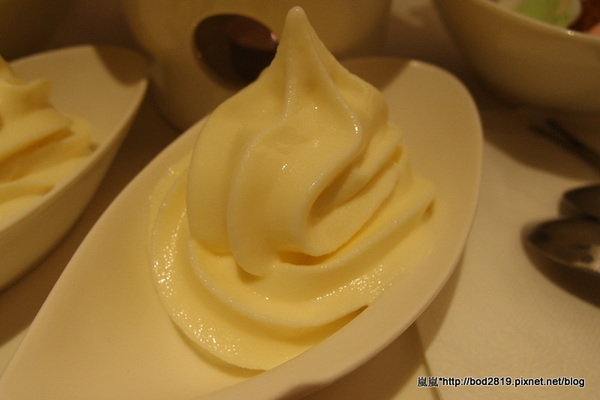 Sweet stone巧克力凍飲專門店：【台中逢甲】Sweet stone巧克力凍飲專門店－超特別的巧克力鍋，苦甜巧克力搭配新鮮水果＆餅乾！