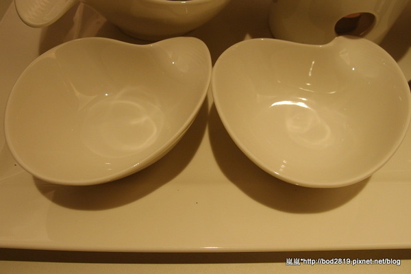 Sweet stone巧克力凍飲專門店：【台中逢甲】Sweet stone巧克力凍飲專門店－超特別的巧克力鍋，苦甜巧克力搭配新鮮水果＆餅乾！