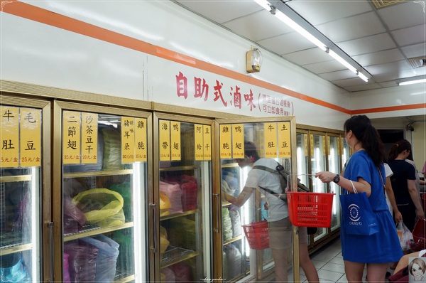 台中一中街：[台中追五月天小旅行]台中 一中街小吃吃透透~這裡整個就是俗夠大碗啦