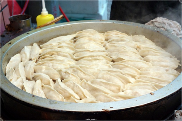 台中一中街：[台中追五月天小旅行]台中 一中街小吃吃透透~這裡整個就是俗夠大碗啦