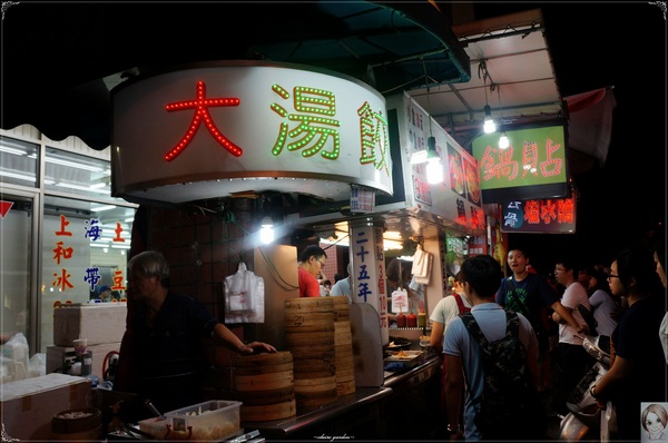 台中一中街：[台中追五月天小旅行]台中 一中街小吃吃透透~這裡整個就是俗夠大碗啦