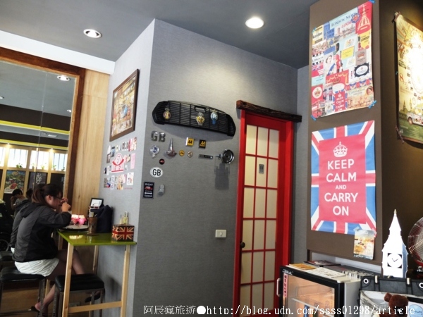 Follow Mi：【美食特搜。高雄新興區】Follow Mi 早午餐咖啡店。南海街上的英式特色店 Mini Cooper竟然停進店裡了！？