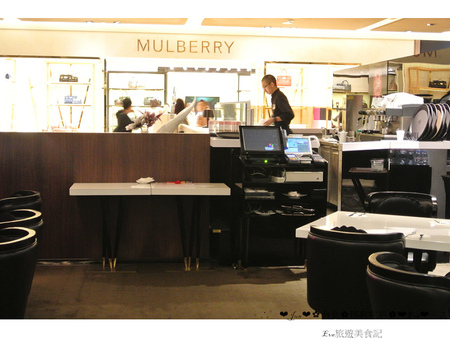 Pierre Marcolini 瑪歌尼尼巧克力(信義店)：【食記】oO。o○台北　信義區　Pierre Marcolini 瑪歌尼尼巧克力藝術沙龍　來看看我中手的大巧克力蛋，裡面有什麼驚奇的東西吧～。oO。o○。　