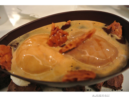 Pierre Marcolini 瑪歌尼尼巧克力(信義店)：【食記】oO。o○台北　信義區　Pierre Marcolini 瑪歌尼尼巧克力藝術沙龍　來看看我中手的大巧克力蛋，裡面有什麼驚奇的東西吧～。oO。o○。　