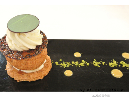 Pierre Marcolini 瑪歌尼尼巧克力(信義店)：【食記】oO。o○台北　信義區　Pierre Marcolini 瑪歌尼尼巧克力藝術沙龍　來看看我中手的大巧克力蛋，裡面有什麼驚奇的東西吧～。oO。o○。　