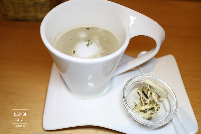 Banbi217 美食旅遊: 咖啡瑪榭(忠孝店) 台北無限時的咖啡館與義法餐廳,早午餐,下午茶 (明曜百貨,東區,捷運忠孝敦化站)