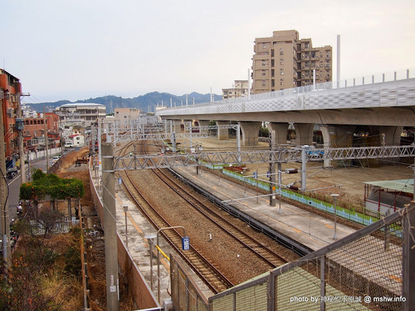 豐原心鎖橋：【景點】台中許願鐵鎖橋&心鎖橋@捷運TRA豐原車站 : 特別的鎖給特別的妳…妳讓我越來越不相信自己