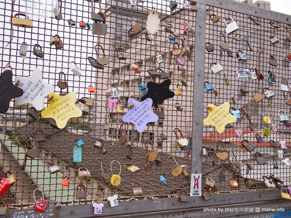 豐原心鎖橋：【景點】台中許願鐵鎖橋&心鎖橋@捷運TRA豐原車站 : 特別的鎖給特別的妳…妳讓我越來越不相信自己