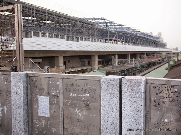 豐原心鎖橋：【景點】台中許願鐵鎖橋&心鎖橋@捷運TRA豐原車站 : 特別的鎖給特別的妳…妳讓我越來越不相信自己