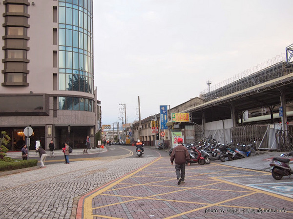 豐原心鎖橋：【景點】台中許願鐵鎖橋&心鎖橋@捷運TRA豐原車站 : 特別的鎖給特別的妳…妳讓我越來越不相信自己