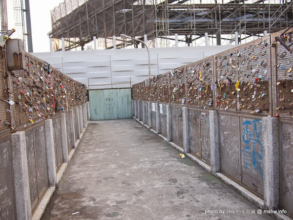 豐原心鎖橋：【景點】台中許願鐵鎖橋&心鎖橋@捷運TRA豐原車站 : 特別的鎖給特別的妳…妳讓我越來越不相信自己