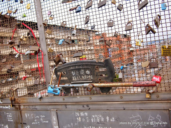 豐原心鎖橋：【景點】台中許願鐵鎖橋&心鎖橋@捷運TRA豐原車站 : 特別的鎖給特別的妳…妳讓我越來越不相信自己