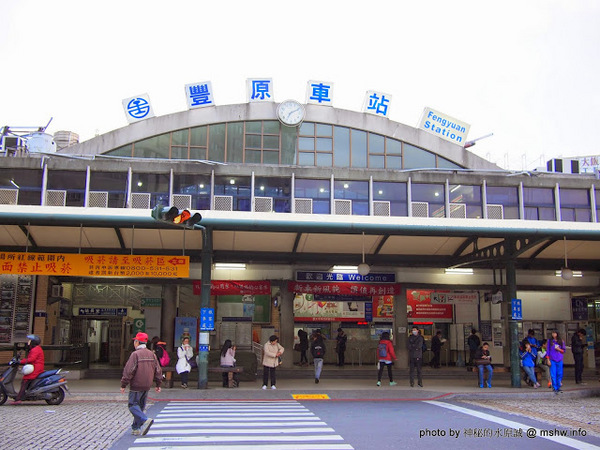 豐原心鎖橋：【景點】台中許願鐵鎖橋&心鎖橋@捷運TRA豐原車站 : 特別的鎖給特別的妳…妳讓我越來越不相信自己