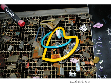 豐原心鎖橋:【遊記】oO。台中 豐原火車站 心鎖橋 適合情侶一起來拍照走走的小地方,可以增進感情no~。o○。