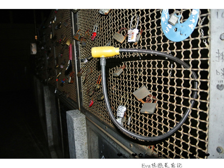 豐原心鎖橋:【遊記】oO。台中 豐原火車站 心鎖橋 適合情侶一起來拍照走走的小地方,可以增進感情no~。o○。