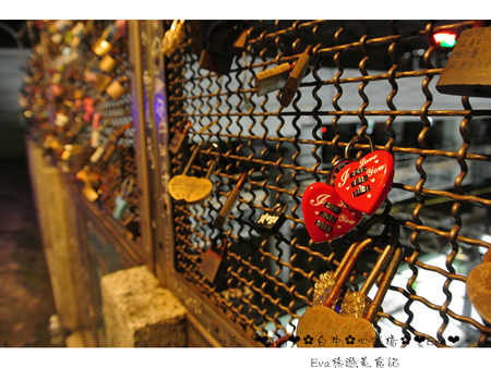 豐原心鎖橋:【遊記】oO。台中 豐原火車站 心鎖橋 適合情侶一起來拍照走走的小地方,可以增進感情no~。o○。