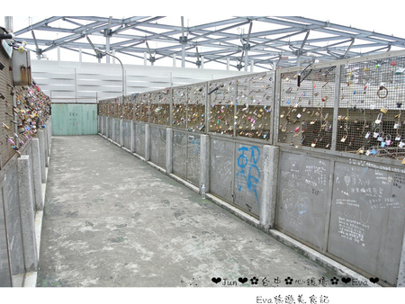 豐原心鎖橋:【遊記】oO。台中 豐原火車站 心鎖橋 適合情侶一起來拍照走走的小地方,可以增進感情no~。o○。