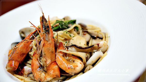 LIVE PASTA 饗樂義大利麵:【食記/台北市】捷運美食~尋找東區巷弄美食♪♪LIVE 饗樂♪♪