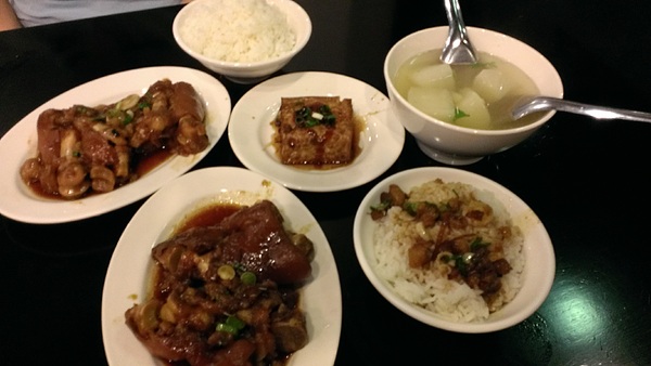 富滿堂豬腳極品:【食記】富滿堂的好吃豬腳!!純粹意外路過