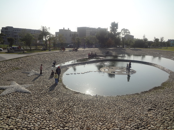 新都生態公園：1020129[官本金文愛台灣]新都生態公園藍天綠地水池海星小生態大玩樂