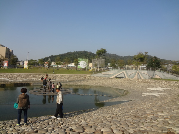 新都生態公園：1020129[官本金文愛台灣]新都生態公園藍天綠地水池海星小生態大玩樂