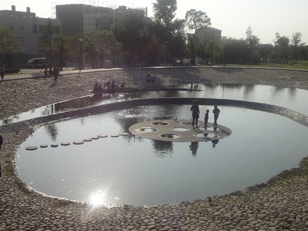 新都生態公園：1020129[官本金文愛台灣]新都生態公園藍天綠地水池海星小生態大玩樂