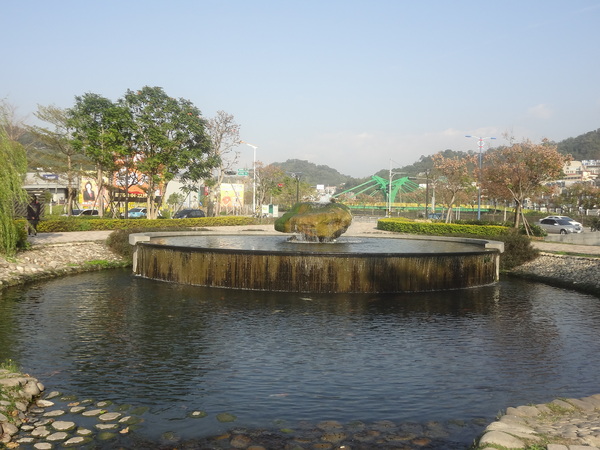 新都生態公園：1020129[官本金文愛台灣]新都生態公園藍天綠地水池海星小生態大玩樂