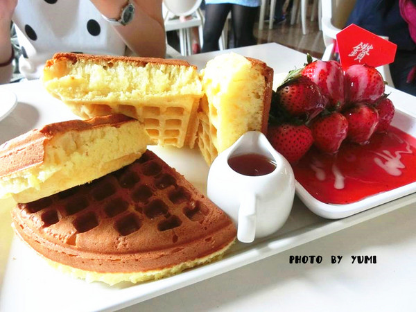 咖啡鑽：【台中食記】二訪!讓人難以忘懷的扎實感鬆餅@咖啡鑽