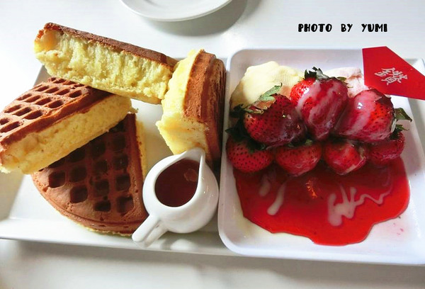 咖啡鑽：【台中食記】二訪!讓人難以忘懷的扎實感鬆餅@咖啡鑽