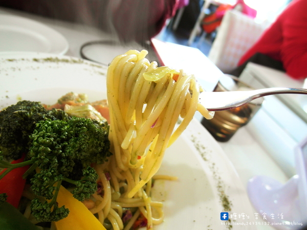 咖啡鑽：〖台中│美食〗咖啡鑽 ❤ 台中Number One鬆餅店果然名不虛傳!!厚度，香氣，美味通通都是鑽石頂級的享受!!