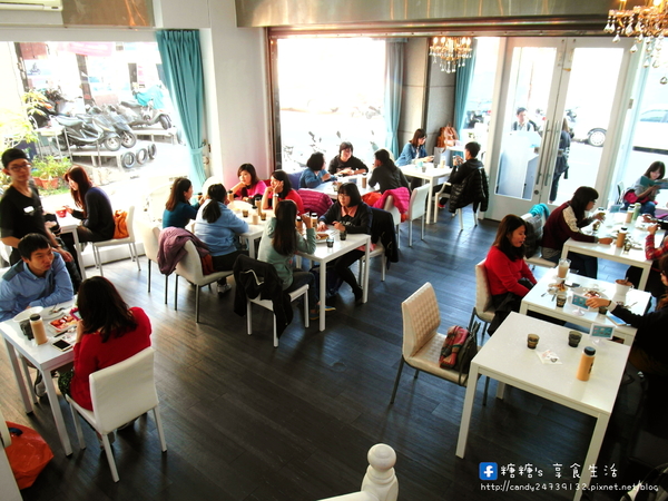 咖啡鑽：〖台中│美食〗咖啡鑽 ❤ 台中Number One鬆餅店果然名不虛傳!!厚度，香氣，美味通通都是鑽石頂級的享受!!