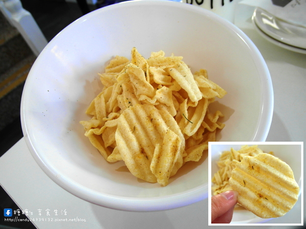 咖啡鑽：〖台中│美食〗咖啡鑽 ❤ 台中Number One鬆餅店果然名不虛傳!!厚度，香氣，美味通通都是鑽石頂級的享受!!