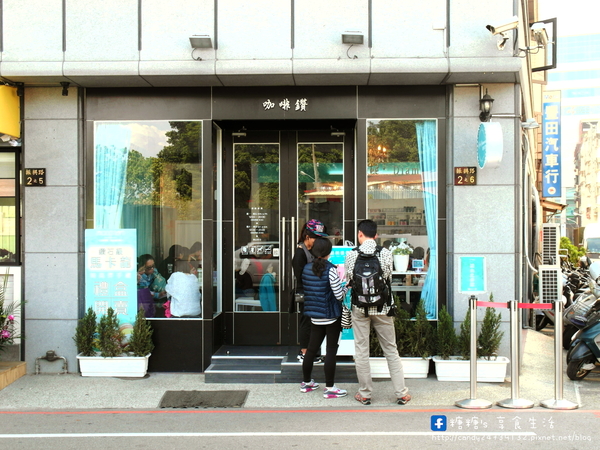 咖啡鑽：〖台中│美食〗咖啡鑽 ❤ 台中Number One鬆餅店果然名不虛傳!!厚度，香氣，美味通通都是鑽石頂級的享受!!