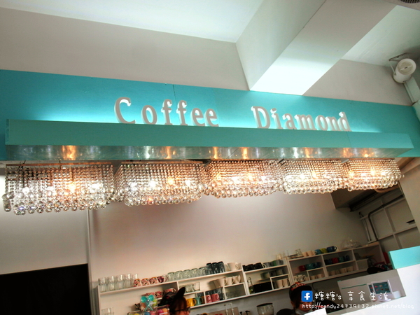 咖啡鑽：〖台中│美食〗咖啡鑽 ❤ 台中Number One鬆餅店果然名不虛傳!!厚度，香氣，美味通通都是鑽石頂級的享受!!