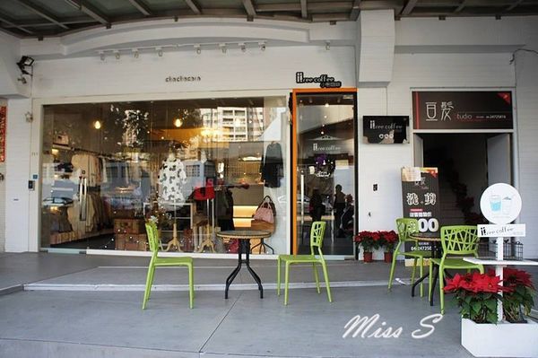 1513907_10201143177645589_167957314_n