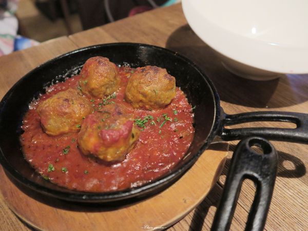 La MESA 西班牙餐廳:台北 捷運國父紀念館站 La MESA 西班牙餐廳!~超好吃西班牙風海鮮料理