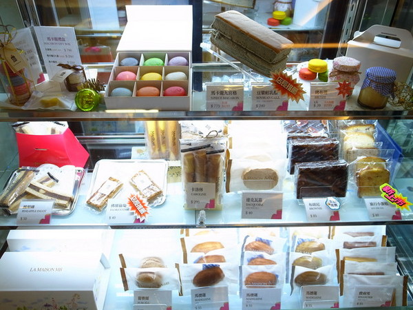 La Maison MB(SOGO旗艦櫃)：＜台北｜東區｜甜點＞超正點MB生鮮奶油蛋糕卷～『 La Maison MB 手創法式精品甜點 』