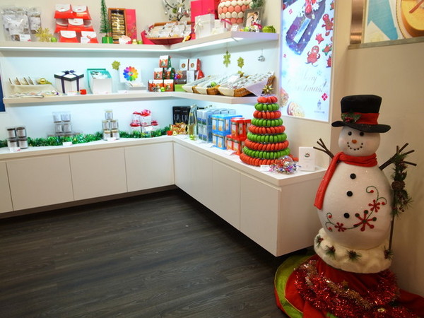 La Maison MB(SOGO旗艦櫃)：＜台北｜東區｜甜點＞超正點MB生鮮奶油蛋糕卷～『 La Maison MB 手創法式精品甜點 』