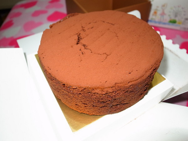 La Maison MB(SOGO旗艦櫃)：＜台北｜東區｜甜點＞超正點MB生鮮奶油蛋糕卷～『 La Maison MB 手創法式精品甜點 』